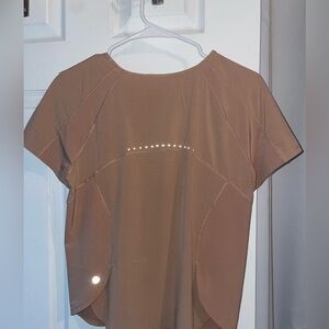 Lululemon lightweight stretch running short sleeve shirt in pink clay size 6